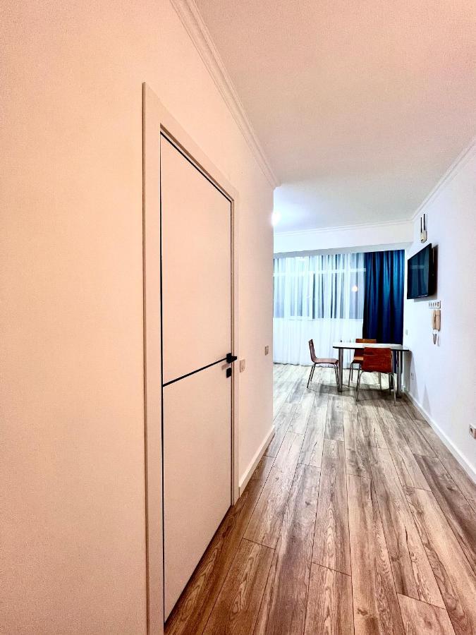 Hyat Apartment Bishkek Exterior foto