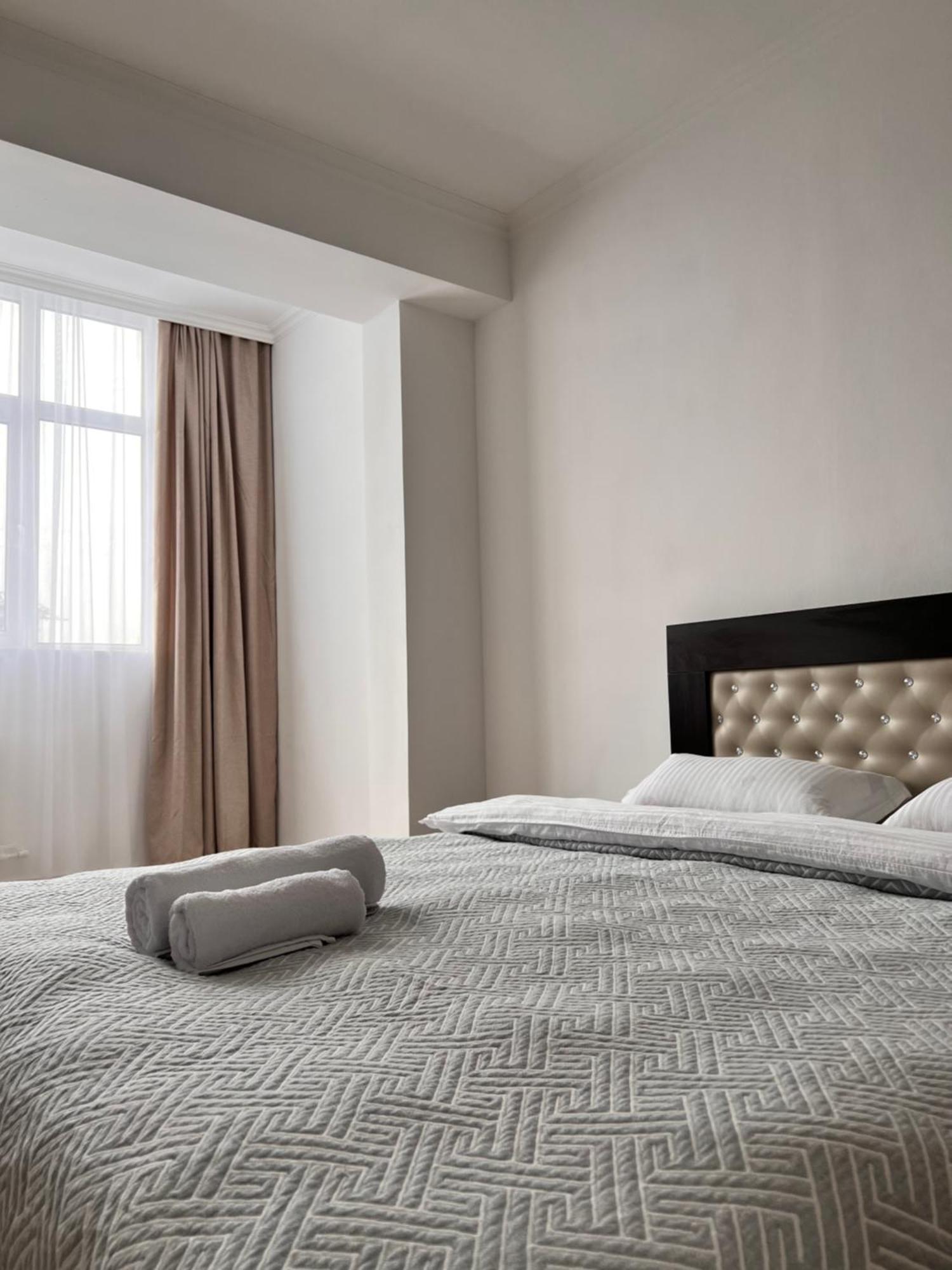 Hyat Apartment Bishkek Exterior foto