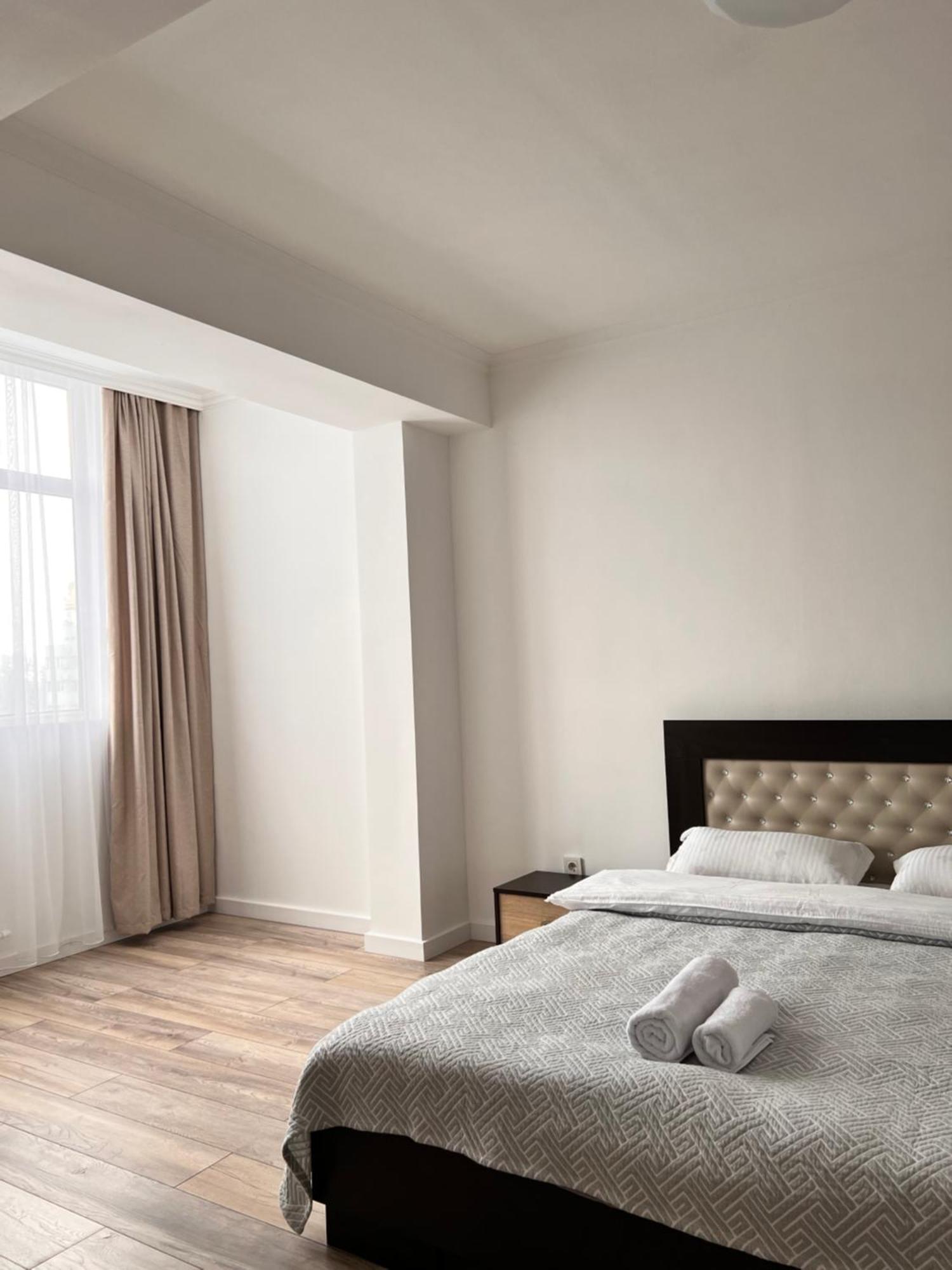 Hyat Apartment Bishkek Exterior foto