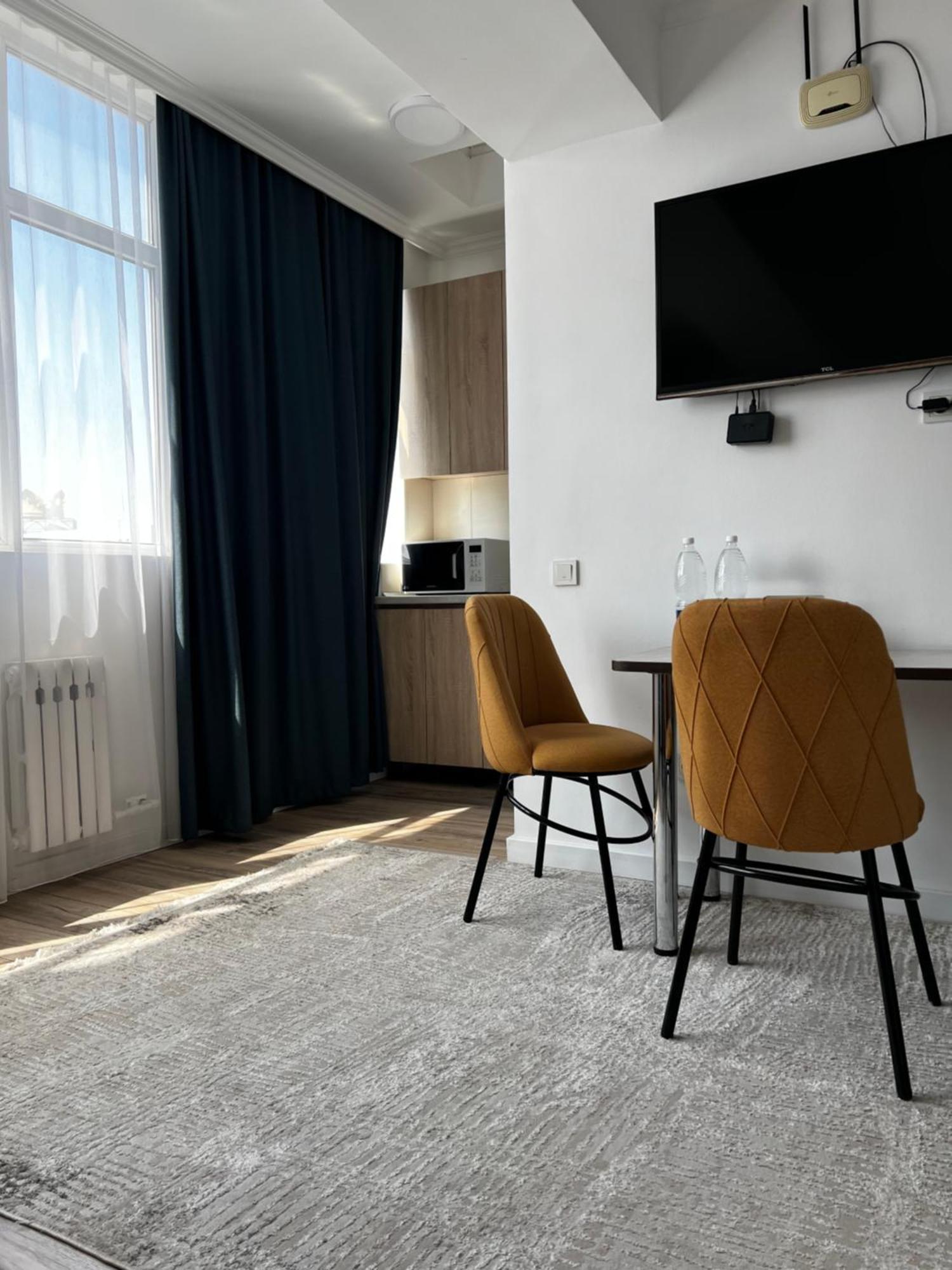 Hyat Apartment Bishkek Exterior foto
